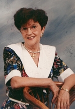 Mme Carmen Côté Lavoie